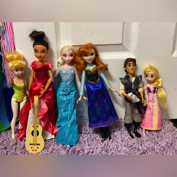 Frozen Bundle - Elsa & Anna dolls ❄️ 🏰 - Picture 15 of 15